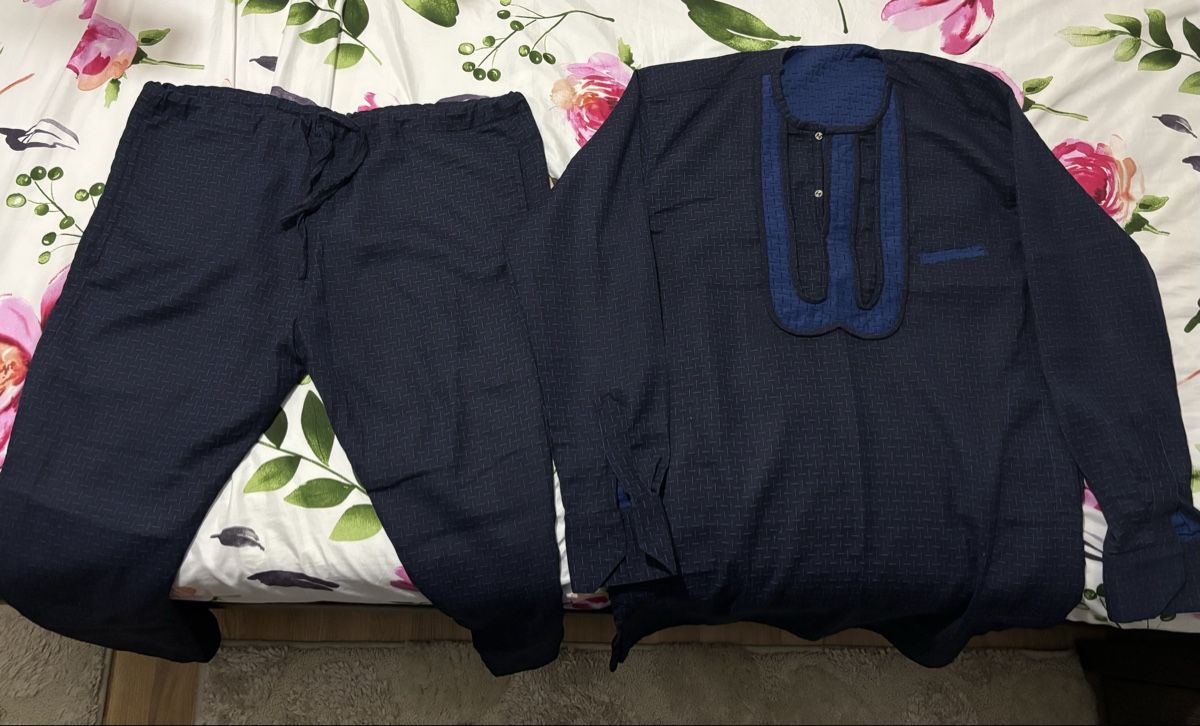 Lots de vêtements: Nigeria local clothes L – D'occasion à Neuchatel par UMY