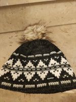"Eistbär" Wintermütze gestrickt mit Bommel