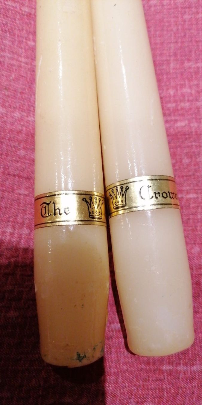 Candele: zwei alte Kerzen aus England – Usato da Grächen venduto da Hel7890