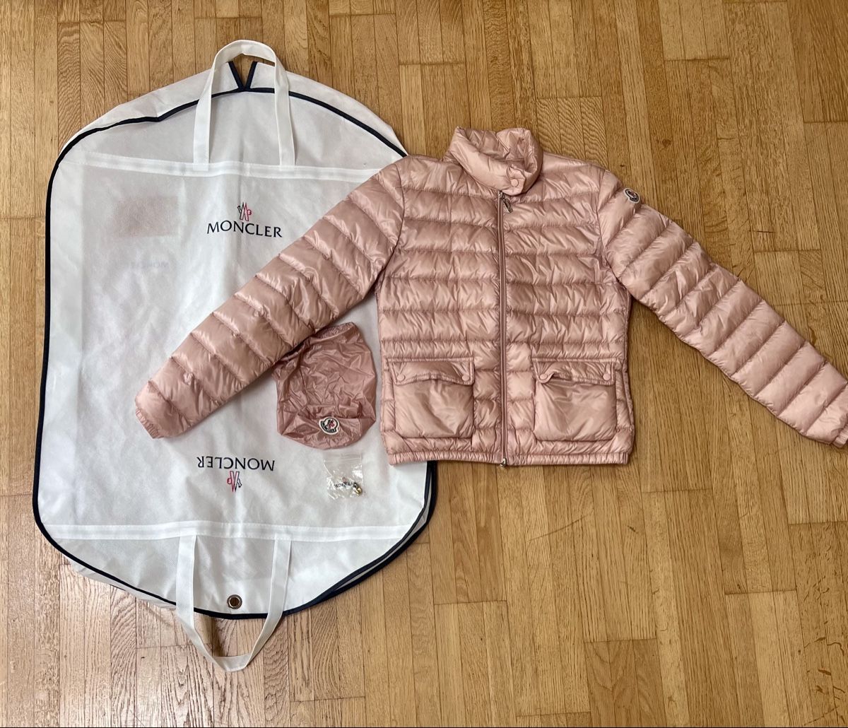 Moncler Giacche: Moncler Daunenjacke Gr. 34/XS Rosa – Nuovo (secondo la descrizione) da Ostermundigen venduto da Steff18