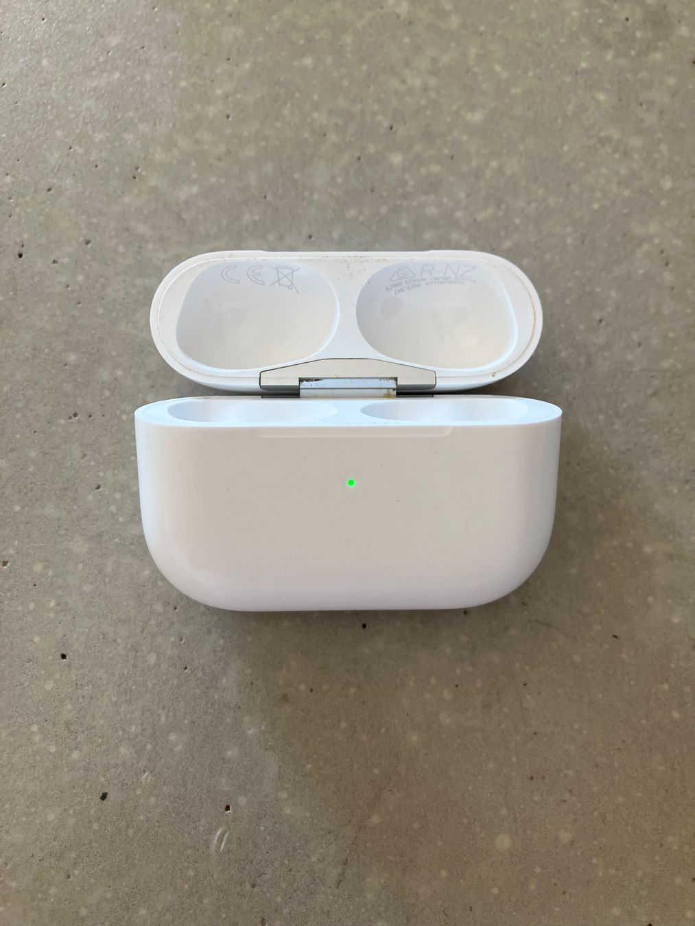 Apple Cuffie: APPLE AIRPODS PRO 2 Case – Usato da Lausanne venduto da mr.v