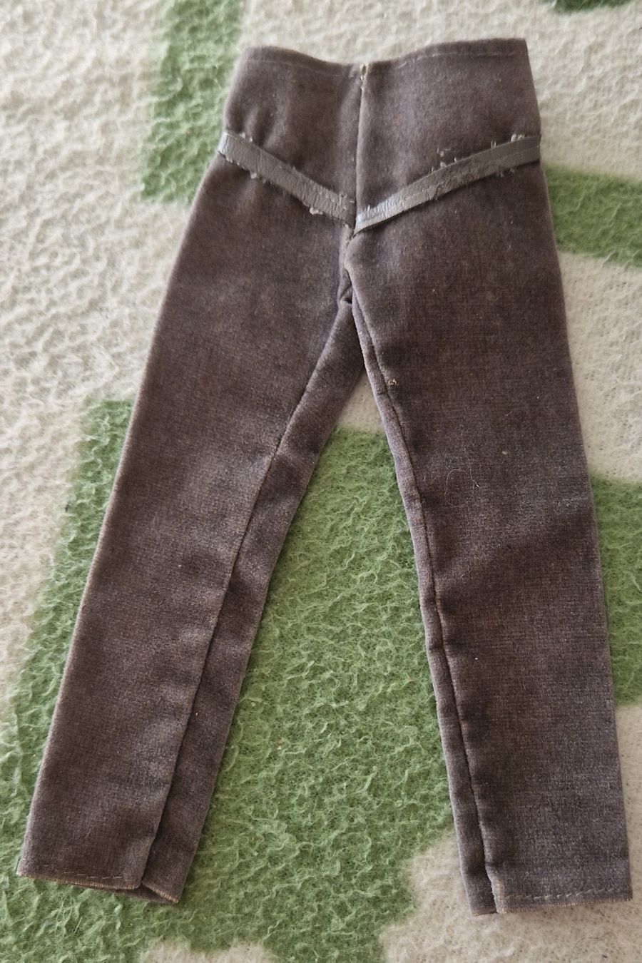 Poupées: pantalon pour ken – D'occasion à Couvet par Pioune