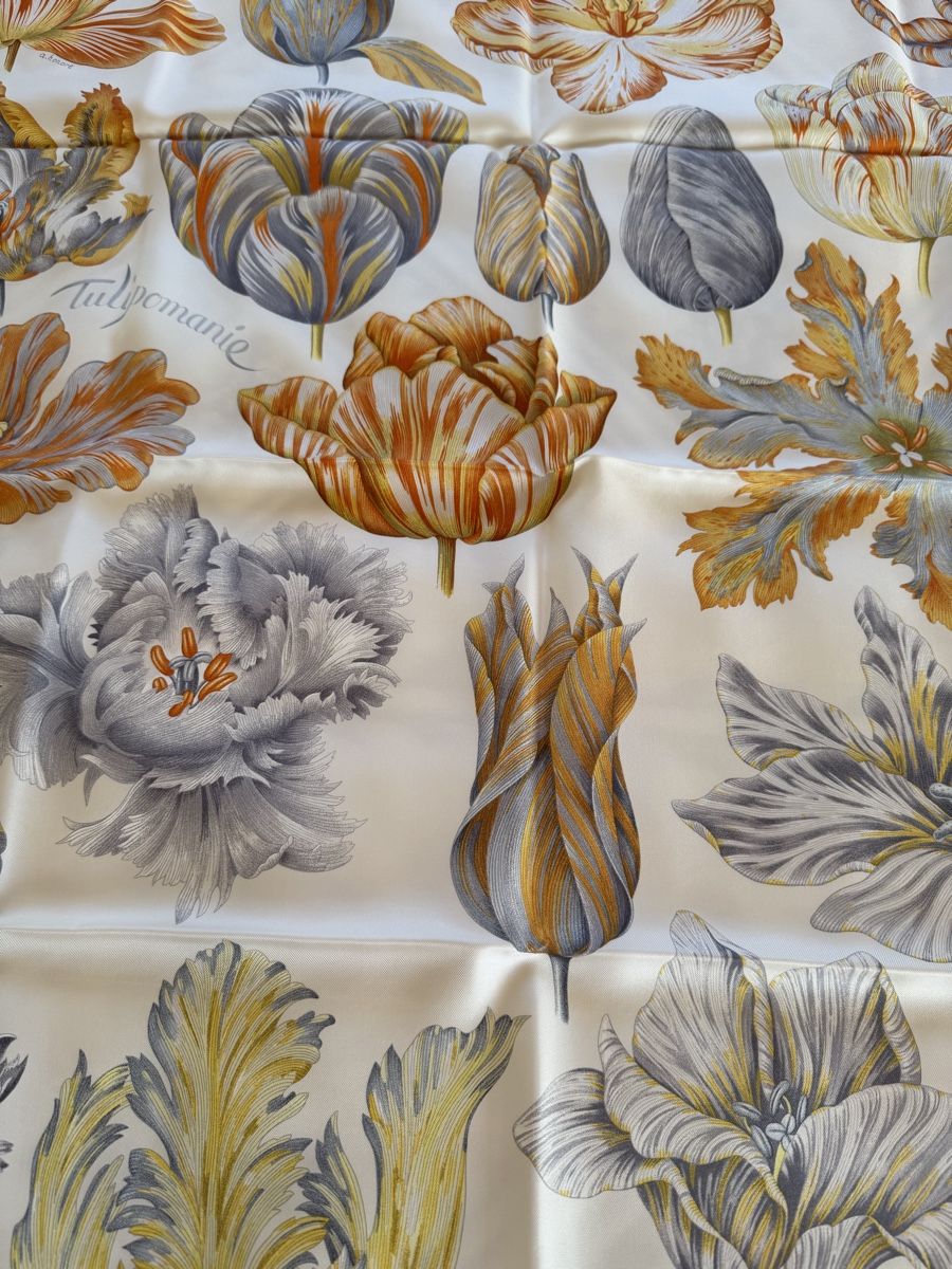 Hermès Foulards & écharpes: Carré Hermès 90 Tulipomanie – Neuf avec emballage d'origine à Founex par dom_bgr7 7