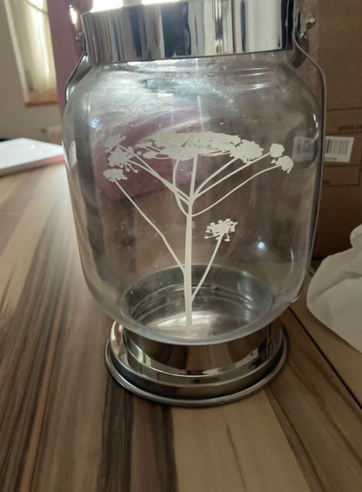 Alle Dekorationen: Dekorative Glaslaterne mit Blumenmuster, neu Blumen – Neu und originalverpackt aus Aarwangen von to-hirschi