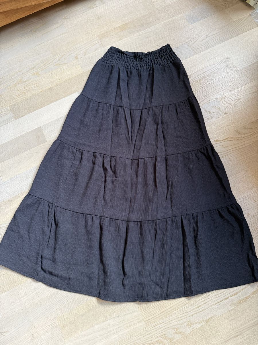 H&M Robes et jupes: Maxi Rock H&M Grösse 158 – D'occasion à Rubigen par Elmacino