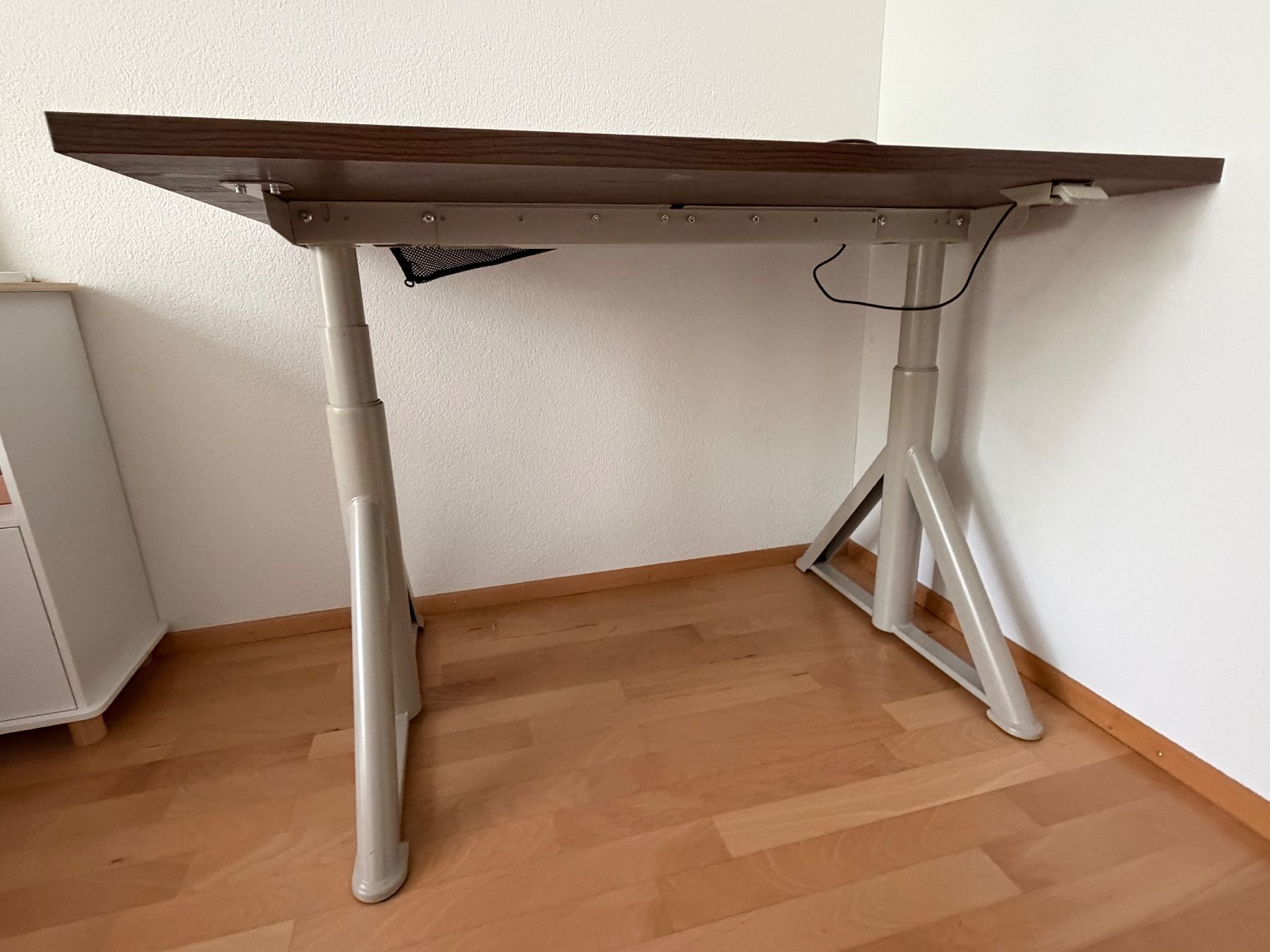 Ikea Scrivanie: Verstellbarer Bürotisch – Usato da Hinwil venduto da MacTavish88 1
