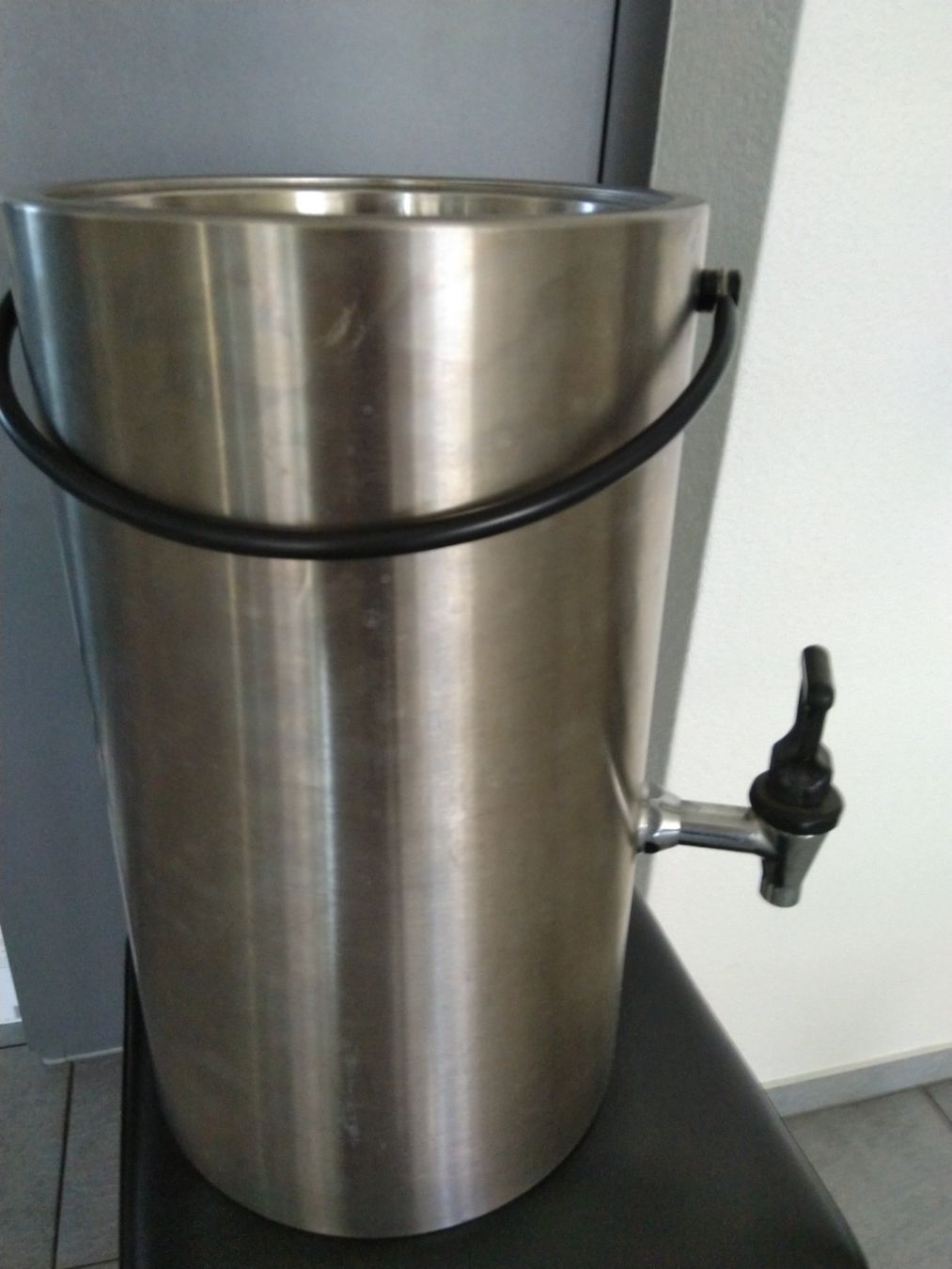 ANIMO Getränkebehälter 8 Liter - CE Behälter (Gebraucht) in Rieden AG ...