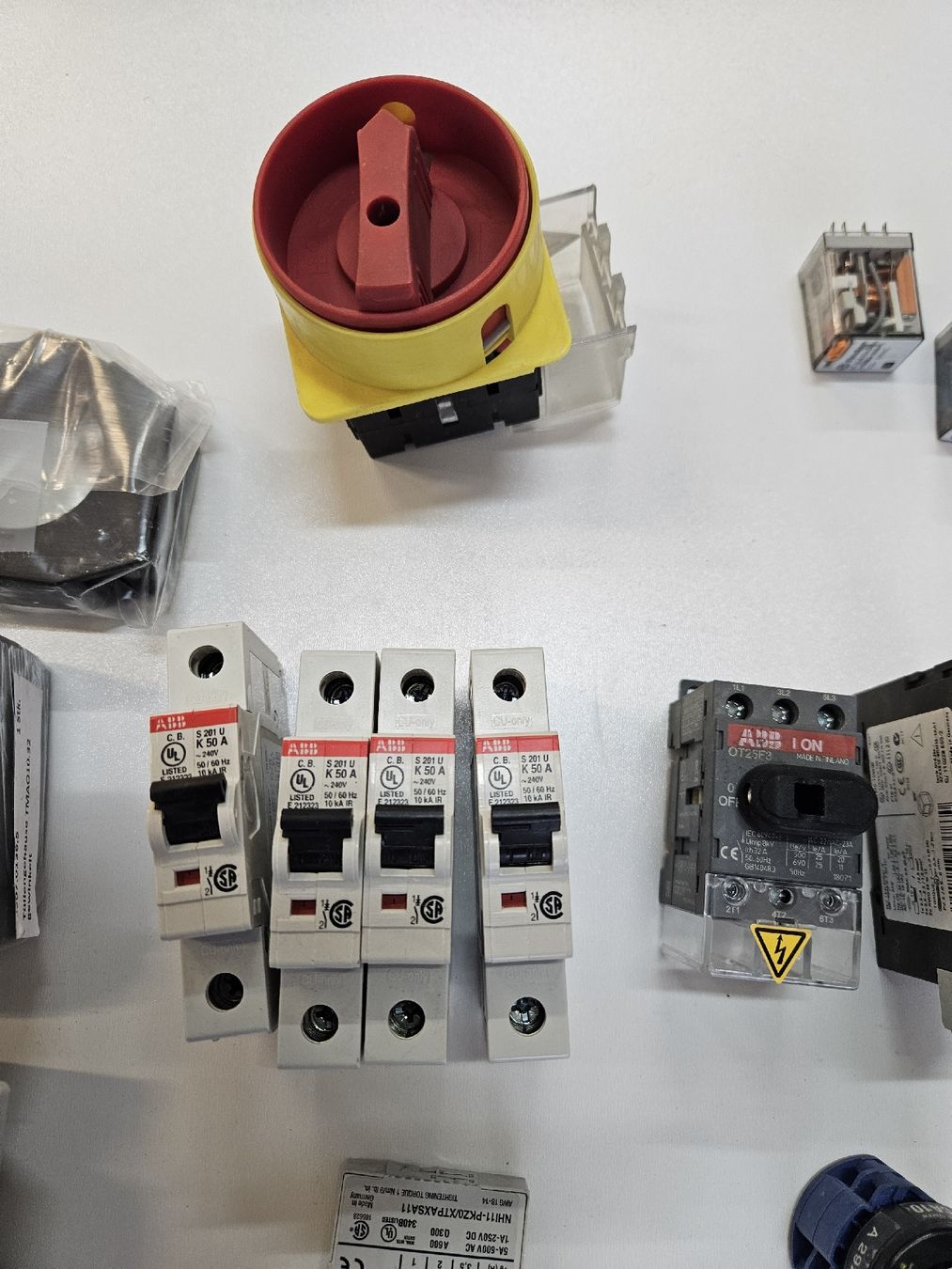 Interruttori: elektromaterial  – Usato da Regensdorf venduto da Zem003 2