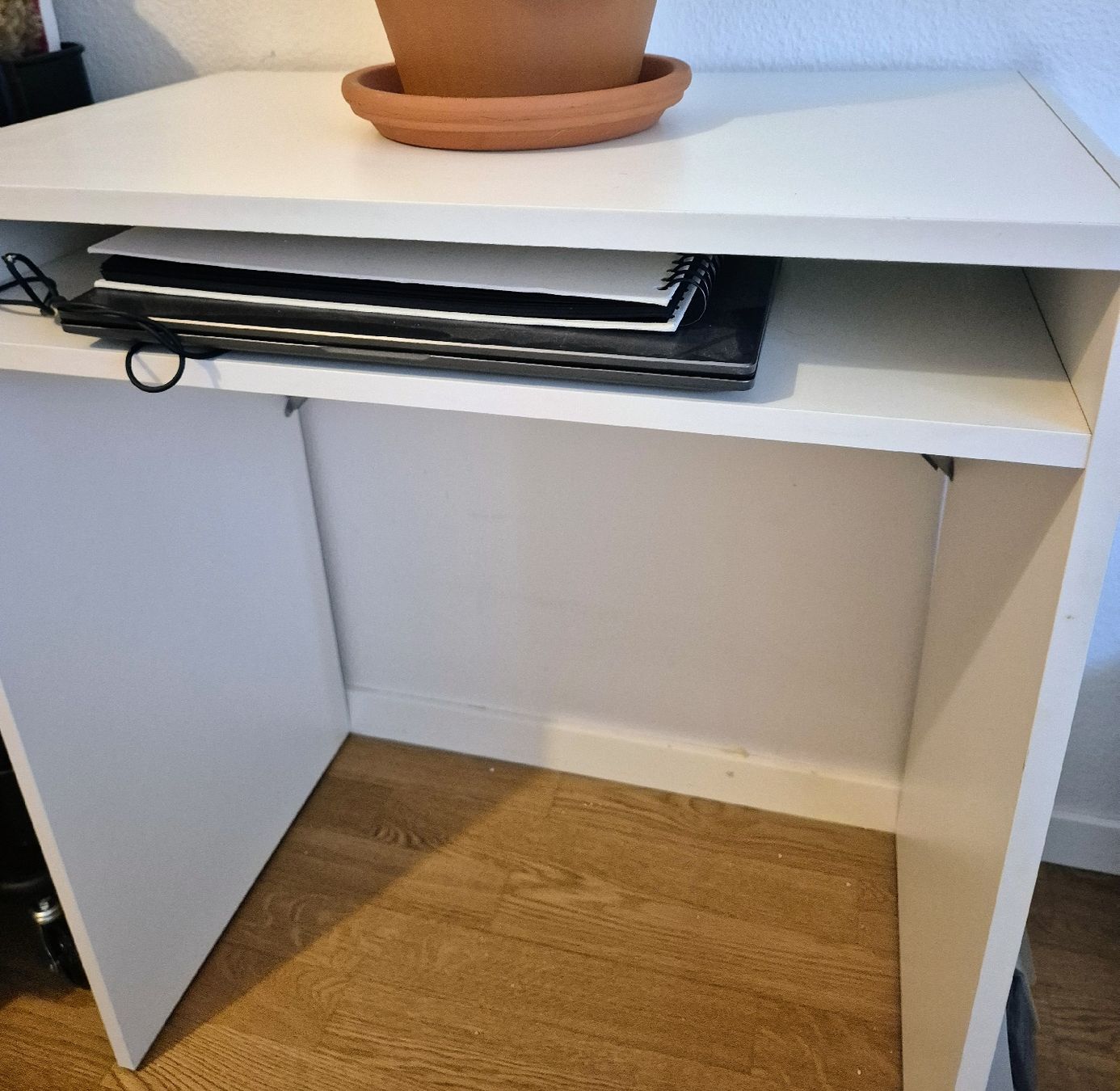 Ikea Scrivanie: Ikea Schreibtisch – Nuovo (secondo la descrizione) da Baar venduto da secondhandstuff 2