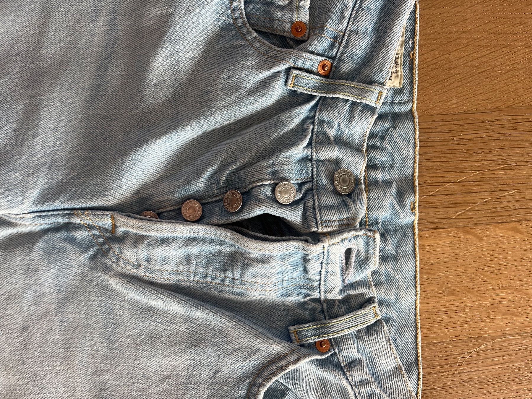 Levi's Jeans: Levi's Jeans Damen hellblau – D'occasion à Laupen BE par lee_ym6v 2