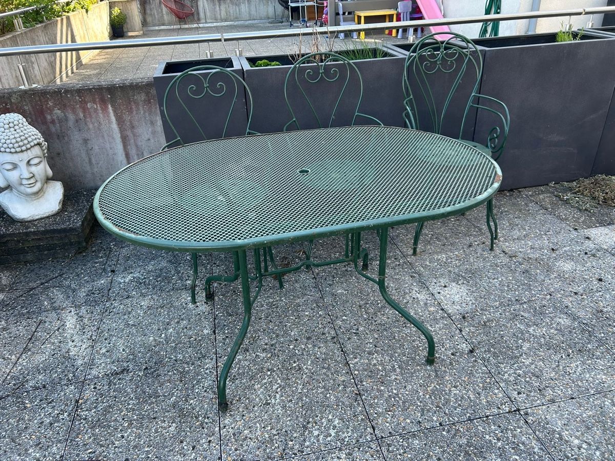 Set di tavolo e panche: Table jardin  et 4 chaises vintage – Usato da Yvonand venduto da spiffy1429