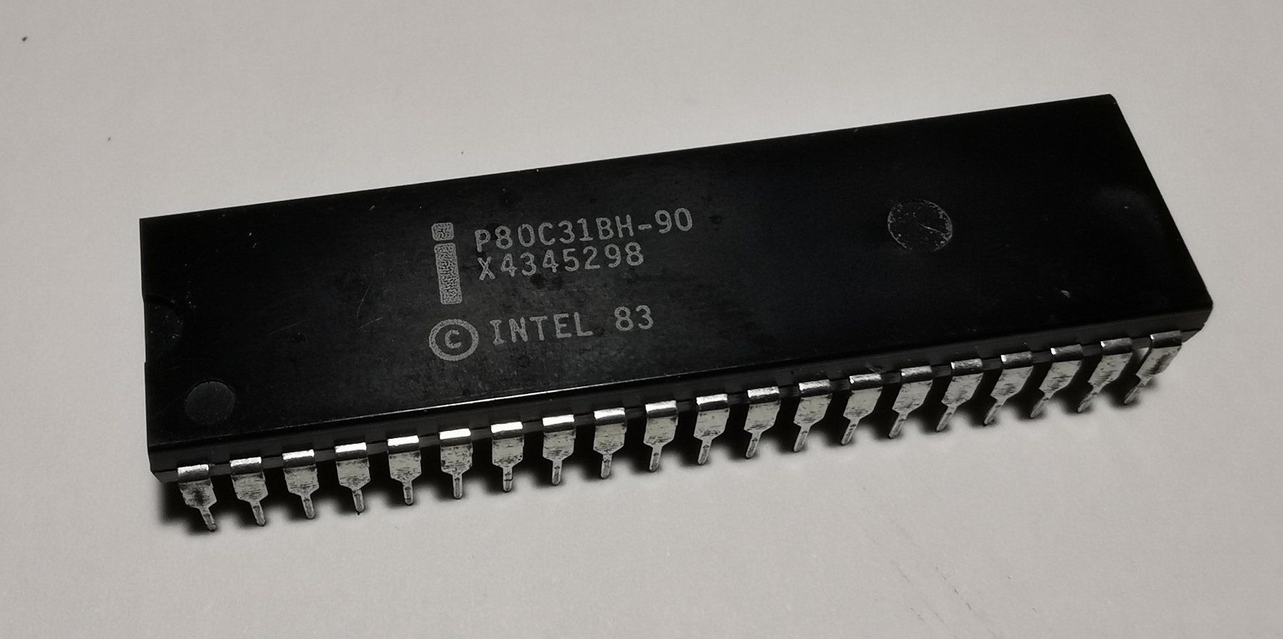 Intel Componenti elettronici: P80C31BH-90 Intel CMOS SINGLE-CHIP 8-BIT MICROCONTROLLER – Nuovo e nell'imballaggio originale da Oberwangen b. Bern venduto da Vittorio0