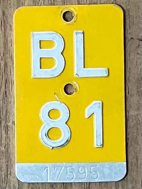 Schilder: BL 81 - TÖFFLINUMMER - MOFASCHILD - PLAQUE DE MOFA - BL 81 – Gebraucht aus Basel von lagavulin02
