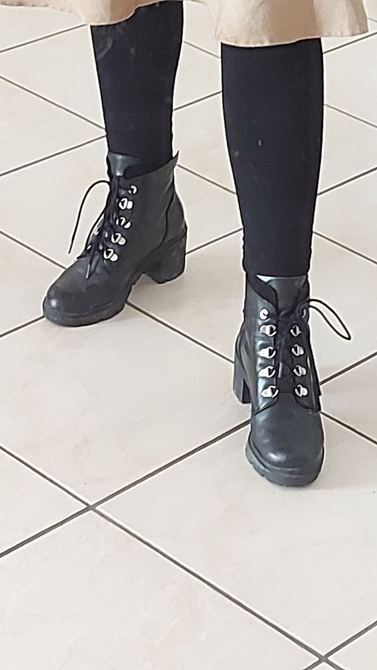 Scarpe da donna: Bottines noires à lacets cuir véritable – Usato da Sion venduto da aud_7pxl 2