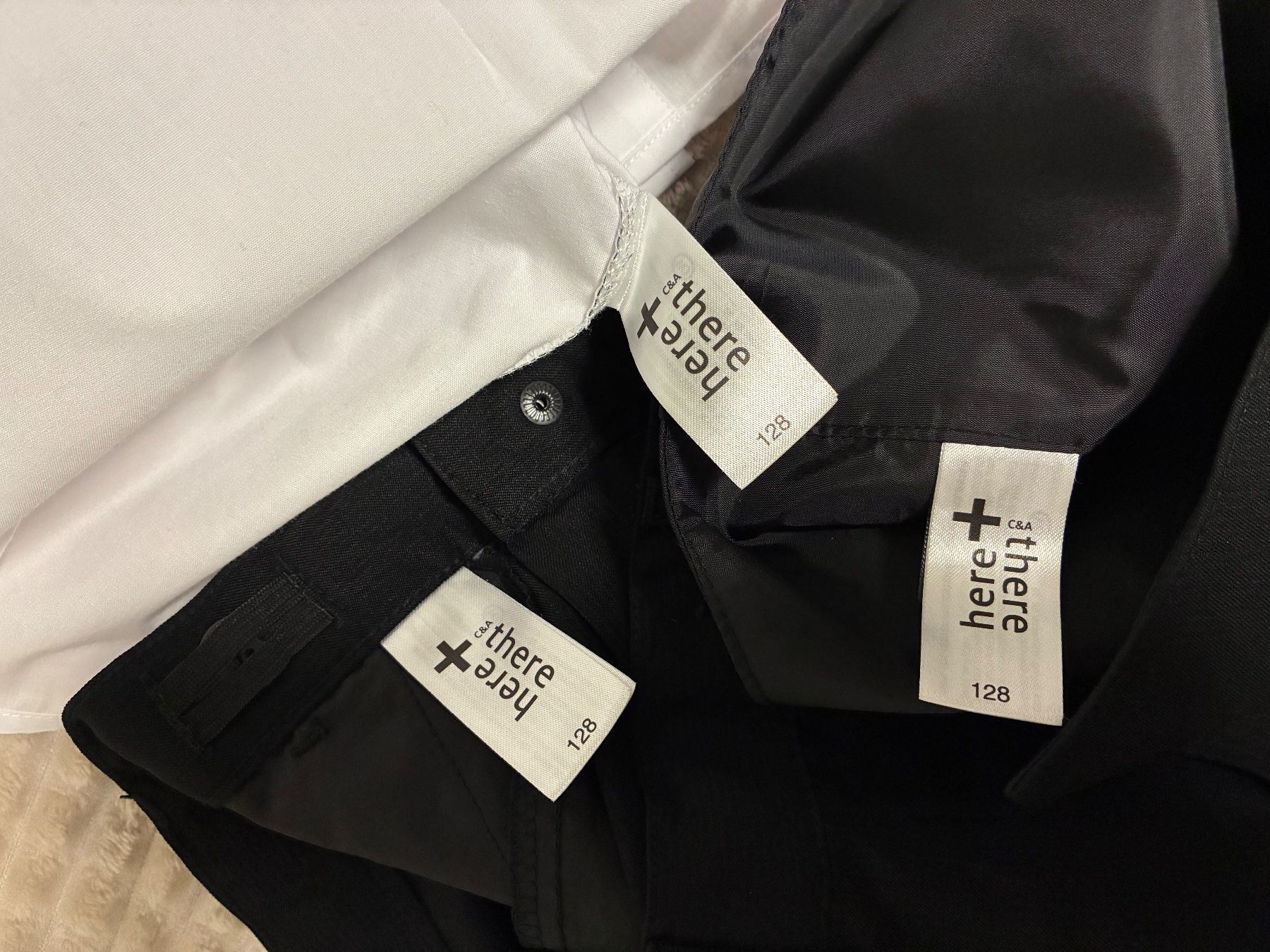 C&A Lotti & Set di vestiti: NWT C&A Anzug 3-teilig gr. 128 – Nuovo (secondo la descrizione) da St. Gallen venduto da Fisch79 9