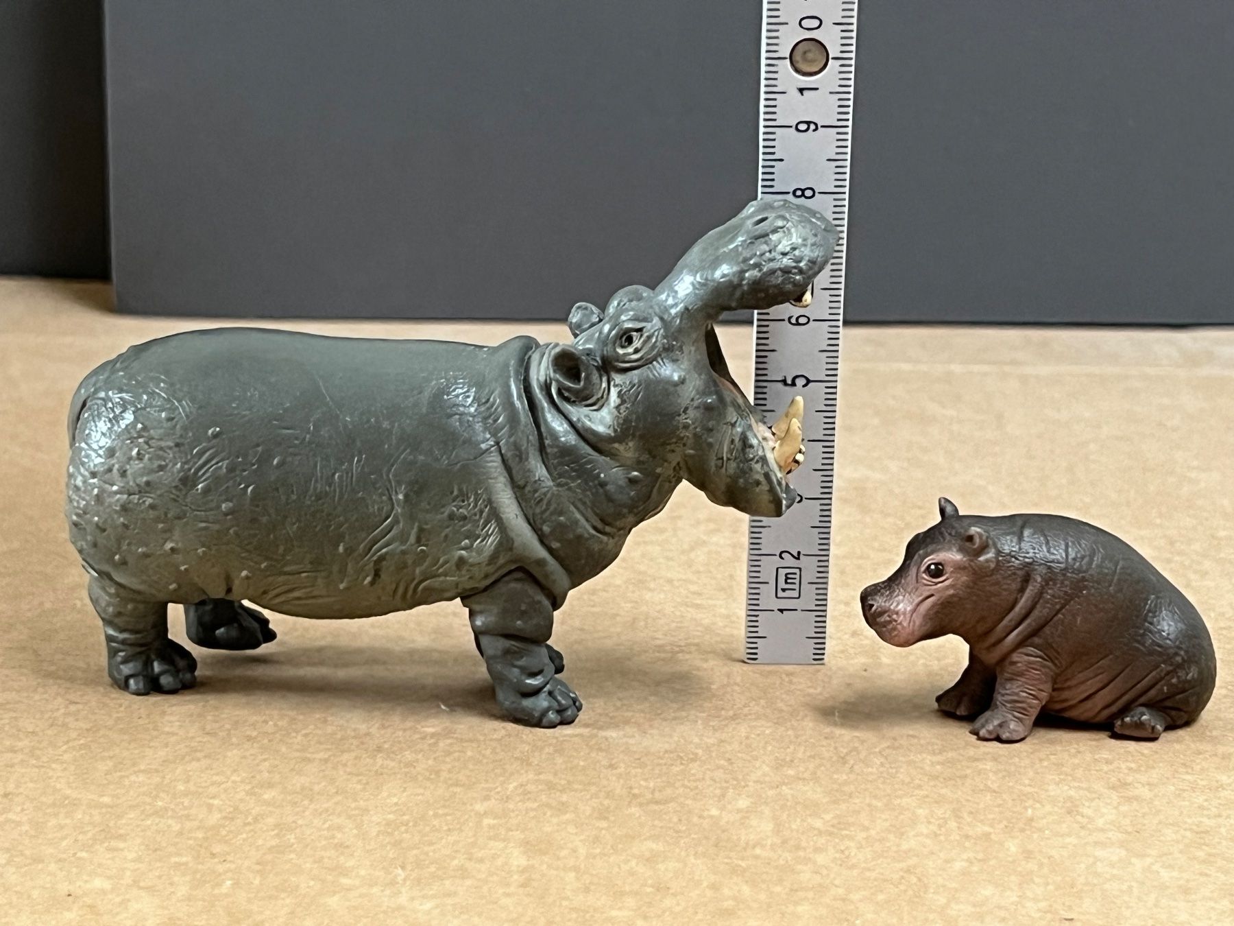 Schleich Statuette: Schleich Nilpferd Flusspferd Kalb – Usato da Ennetbaden venduto da mapa05
