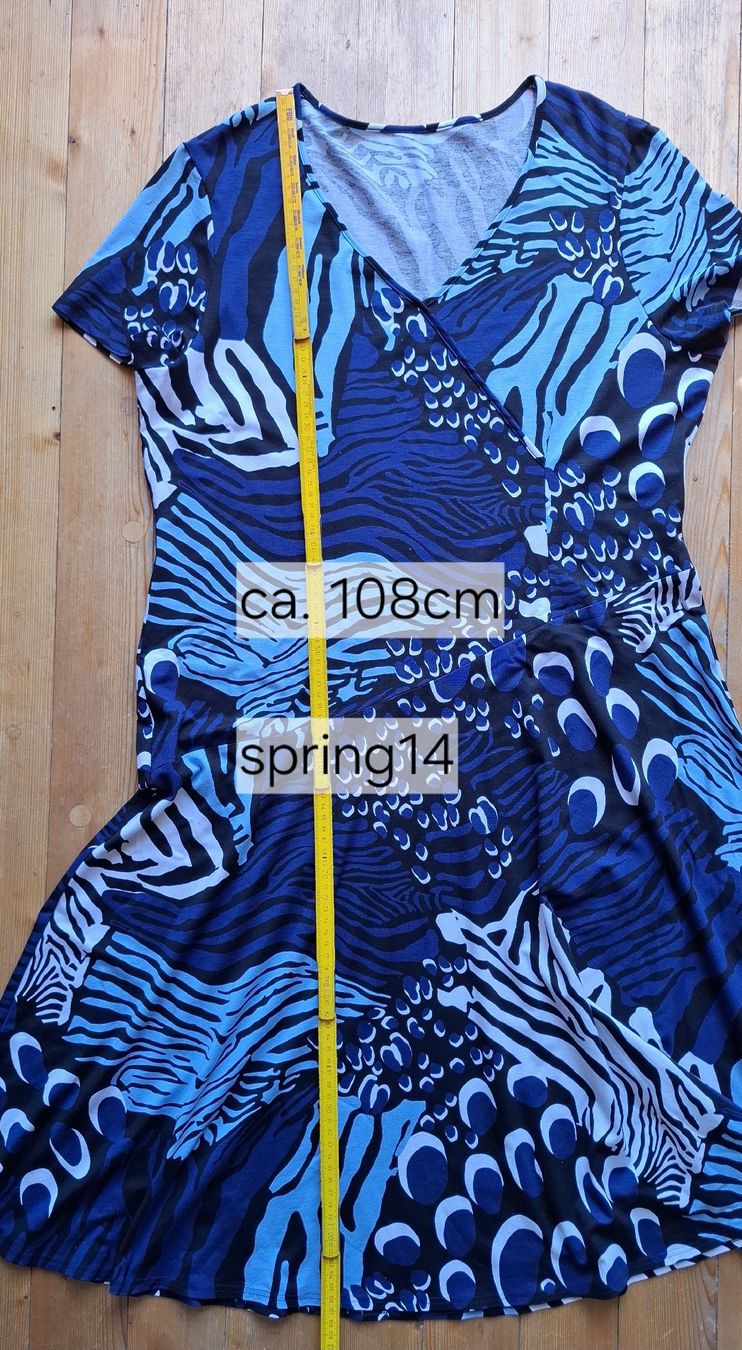Vestiti: Kleid mit V-Ausschnitt Grösse 46 – Nuovo (secondo la descrizione) da Pagig venduto da Spring14 3
