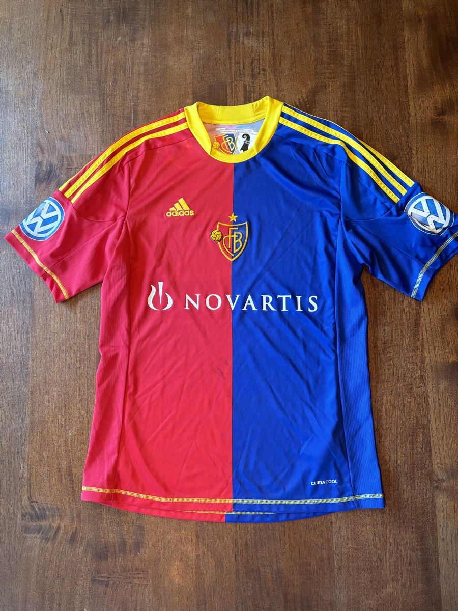 FC Basel Leibchen & Hosen: FC Basel Heimtrikot 12/13 Original M – Gebraucht aus Baar von Janiskoller