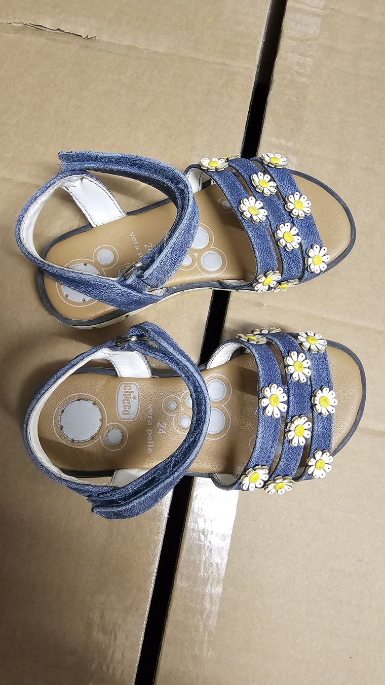 Chaussures filles: Kinder shule Gr 24 chicco – D'occasion à Dietikon par teamomaria 1