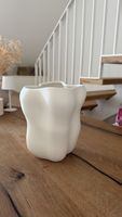 Weisse Vase organische Form neuwertig