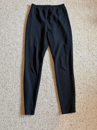 Schwarzi Stoffhose, bequemi Passform, ideal für de Übergang!