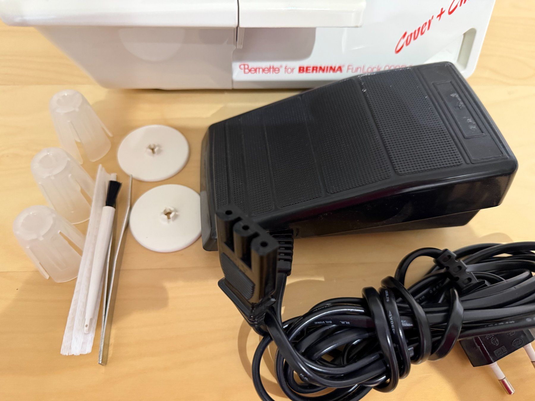 Bernina Macchine da cucire: Bernina Cover – Usato da St. Gallen venduto da mar_9wzg 4