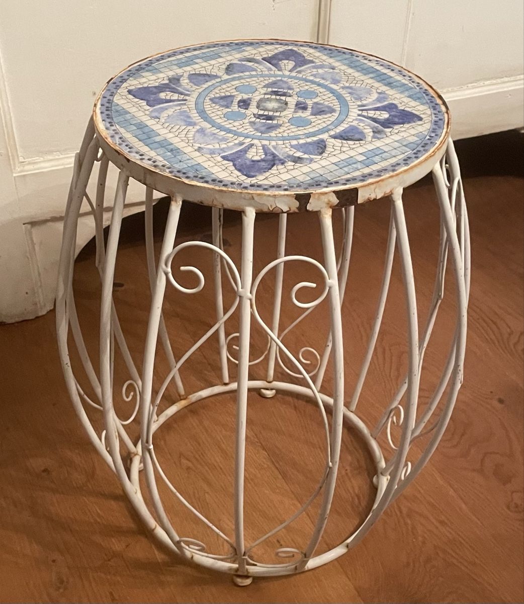 Sgabelli: Alter Mosaik Beistelltisch / Hocker – Usato da Schaffhausen venduto da marakesch41
