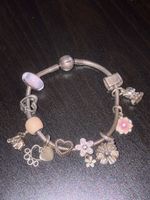 Pandora Armband mit 10 Charms