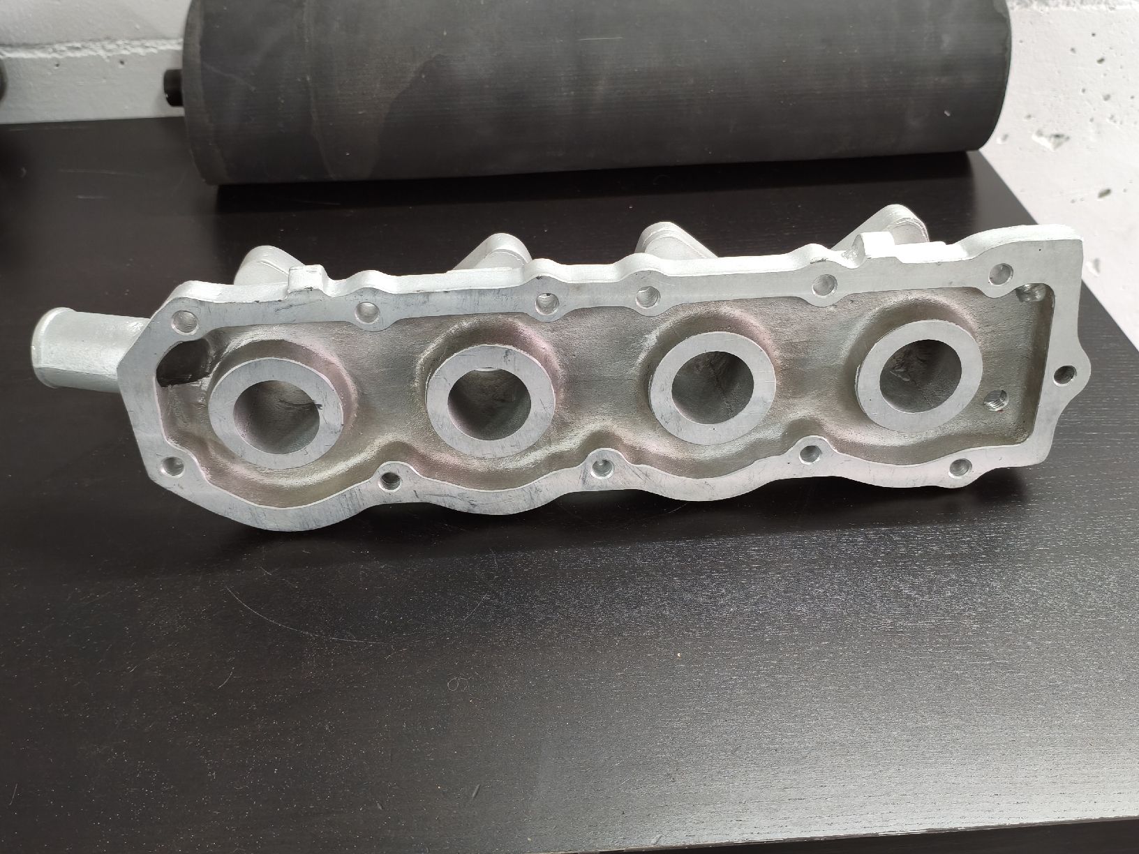 Alfa Romeo Tutti pezzi di ricambio auto: Vergaser Ansaugbrücke Alfa 75 TS – Nuovo (secondo la descrizione) da Dintikon venduto da Eru 2