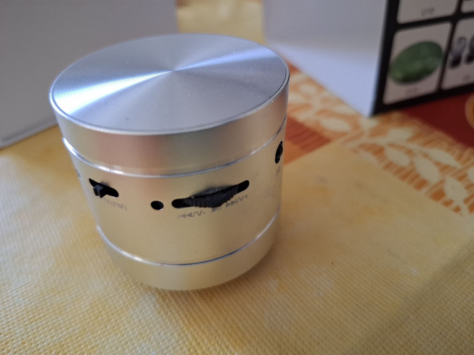 Casse acustiche: Mini Haut-parleur portable argenté – Nuovo (secondo la descrizione) da Yverdon-les-Bains venduto da Layla5919 1