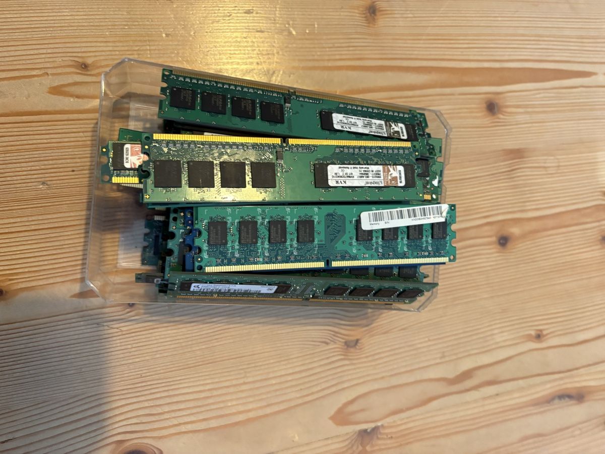 Componenti elettronici: RAM DDR lot – Usato da Les Bois venduto da StockSecure 5