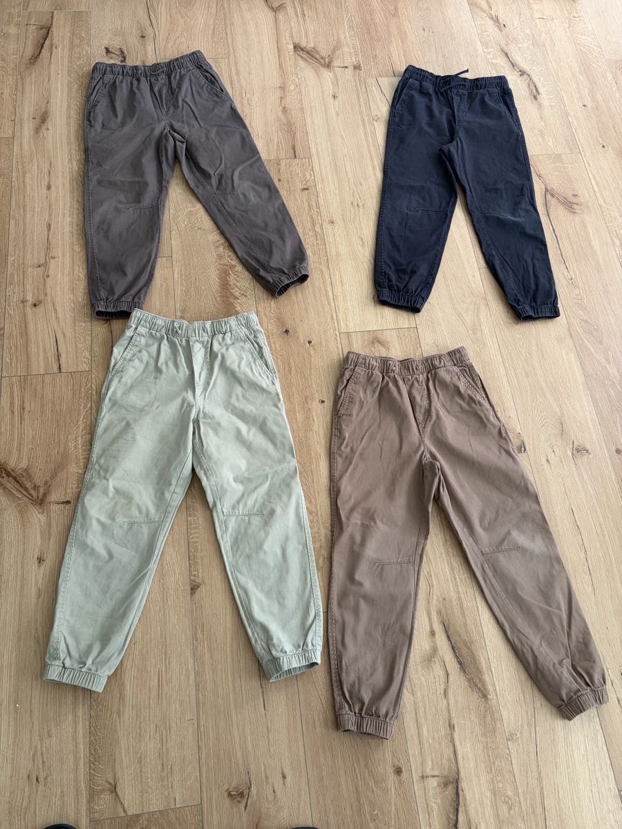H&M Kleiderpakete & -sets: 4er Set Joggers – Gebraucht aus Laupen ZH von Elti2017