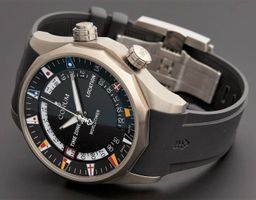 *** Corum Admiral " Worldtimer " automatic *** état neuf ***