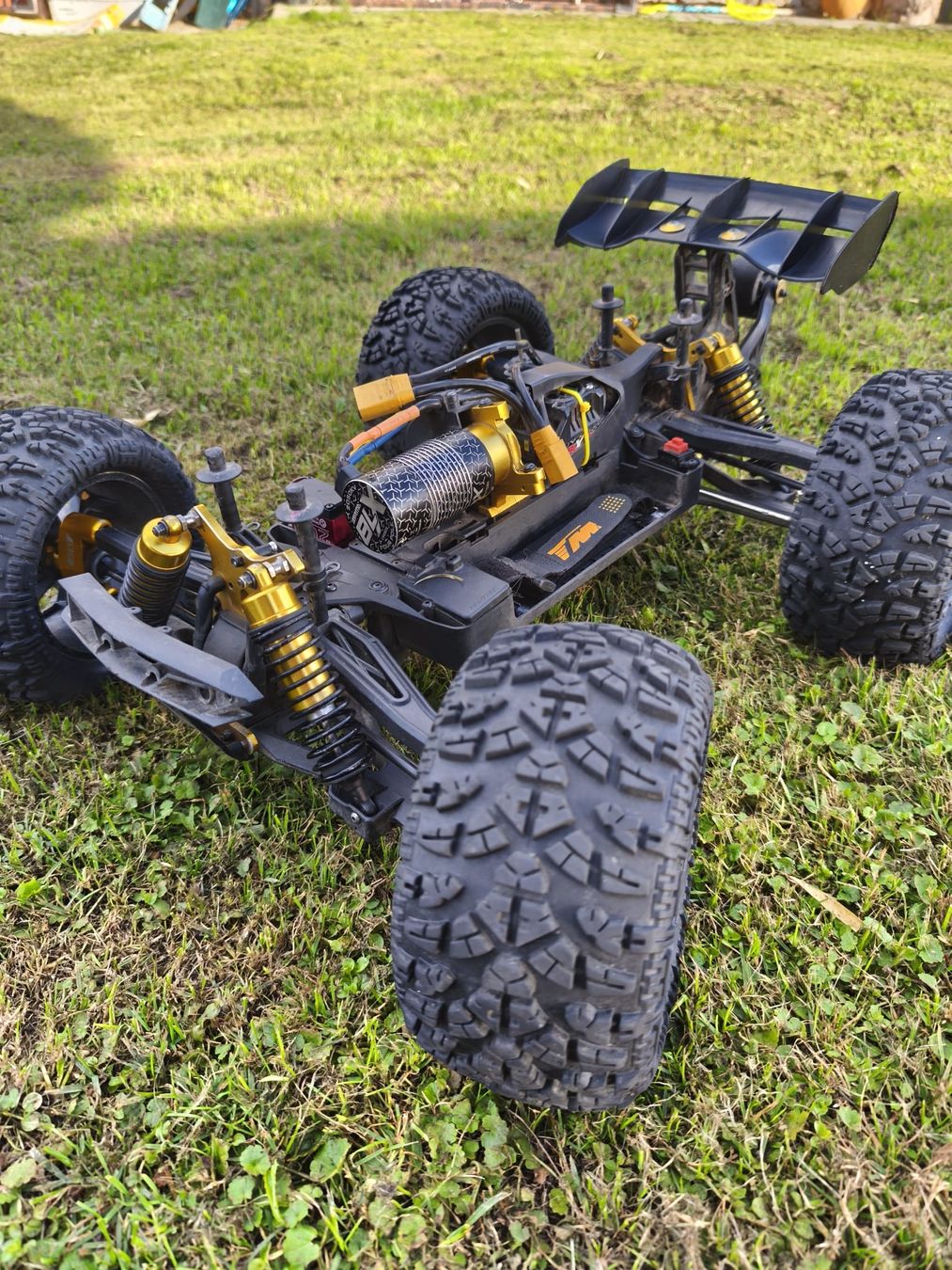 Team Magic Modellismo RC: Team Magic E6III BES 1:8 Brushless Monster  – Usato da Gams venduto da airfreak 1