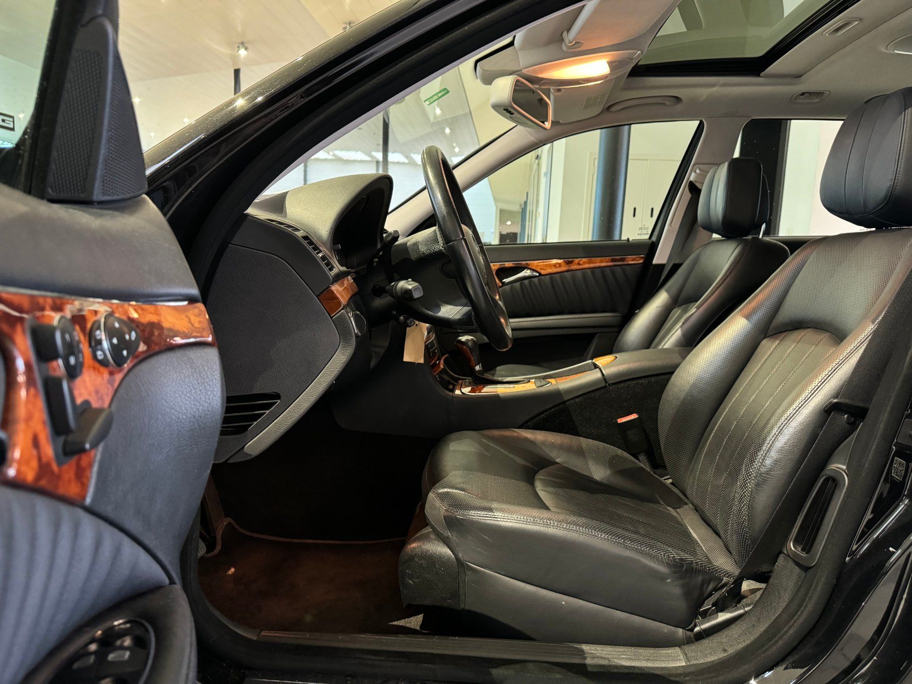 Mercedes-Benz Autos: Mercedes-Benz E 350 Elégance 4Matic – Gebraucht aus St. Gallen von  3