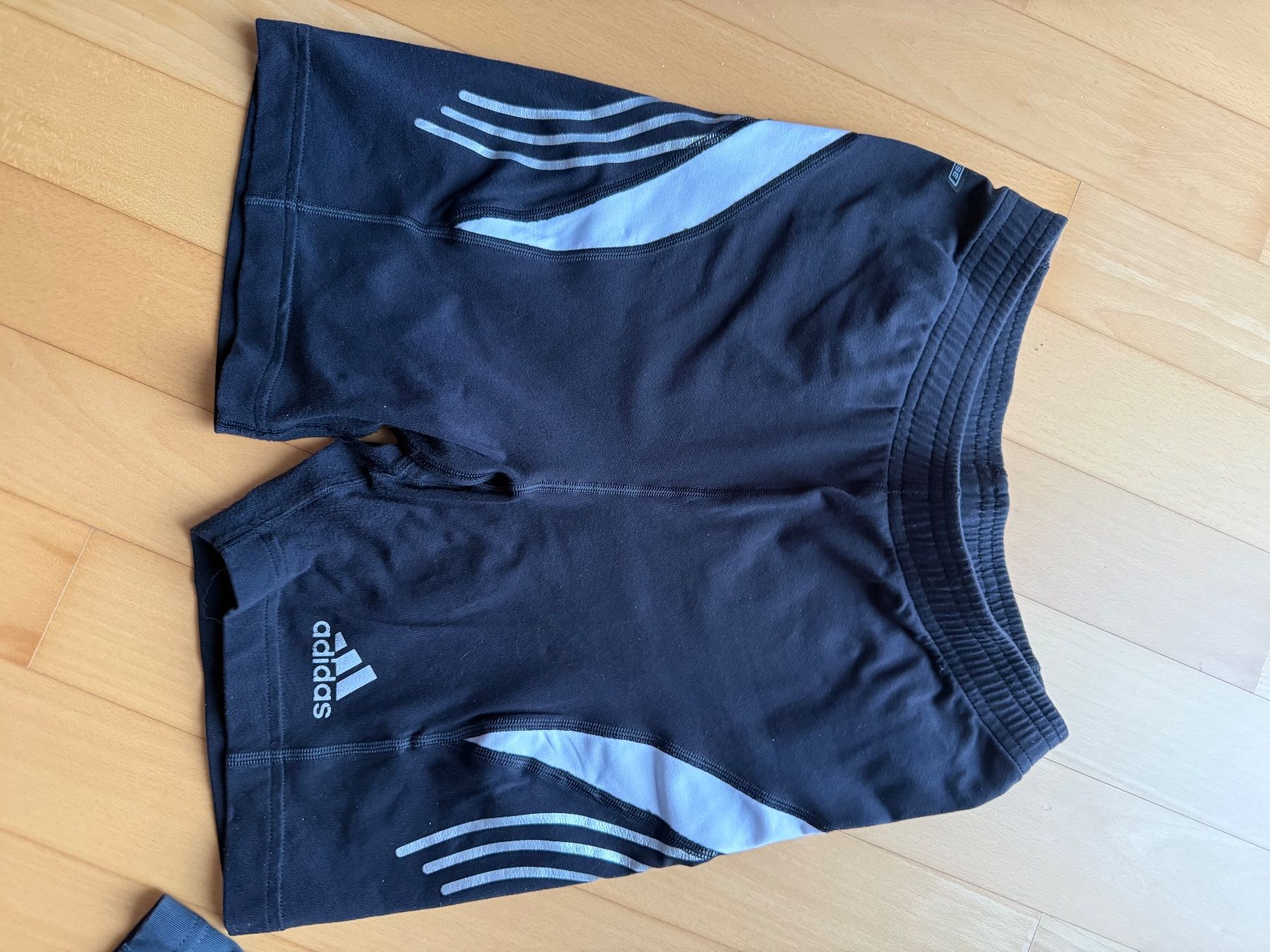 Adidas Pantaloni: 2 Adidas Laufhosen 36/38 – Usato da Wallbach venduto da 10merlin 1