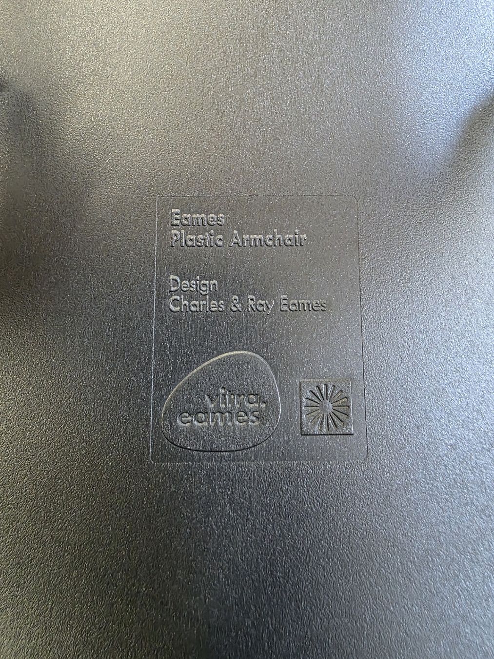 Vitra Chaises: Designer Stühle Eames Vitra DAW in schwarz – D'occasion à Lichtensteig par Polsterwerk 5