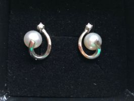 Elegante Ohrringe mit Perlen und Diamanten, neuwertig