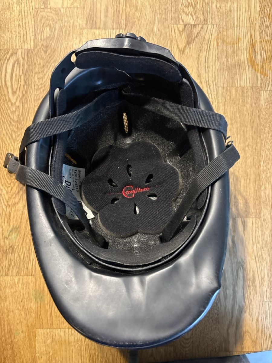 Casques: Reithelm 50-54 – D'occasion à Melchnau par Dinudane 2