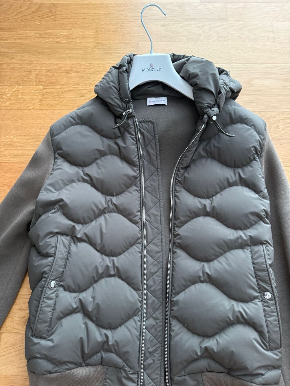 Moncler Giacche: Moncler Daunen/Strickjacke – Usato da Zug venduto da jan_2pnj 4