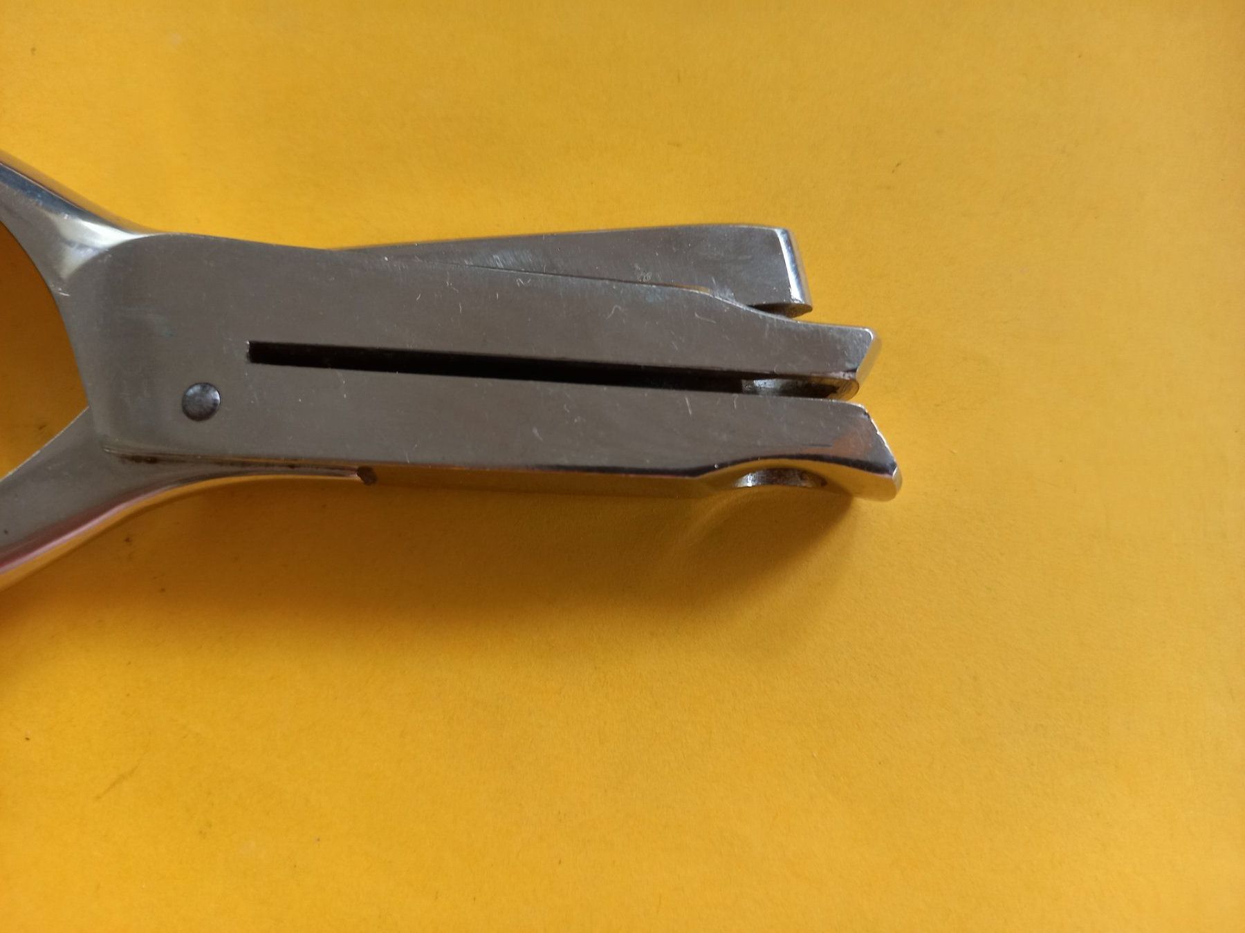 Greifer: Pince perforatrice en métal – Gebraucht aus Rossens FR von Souris1 4