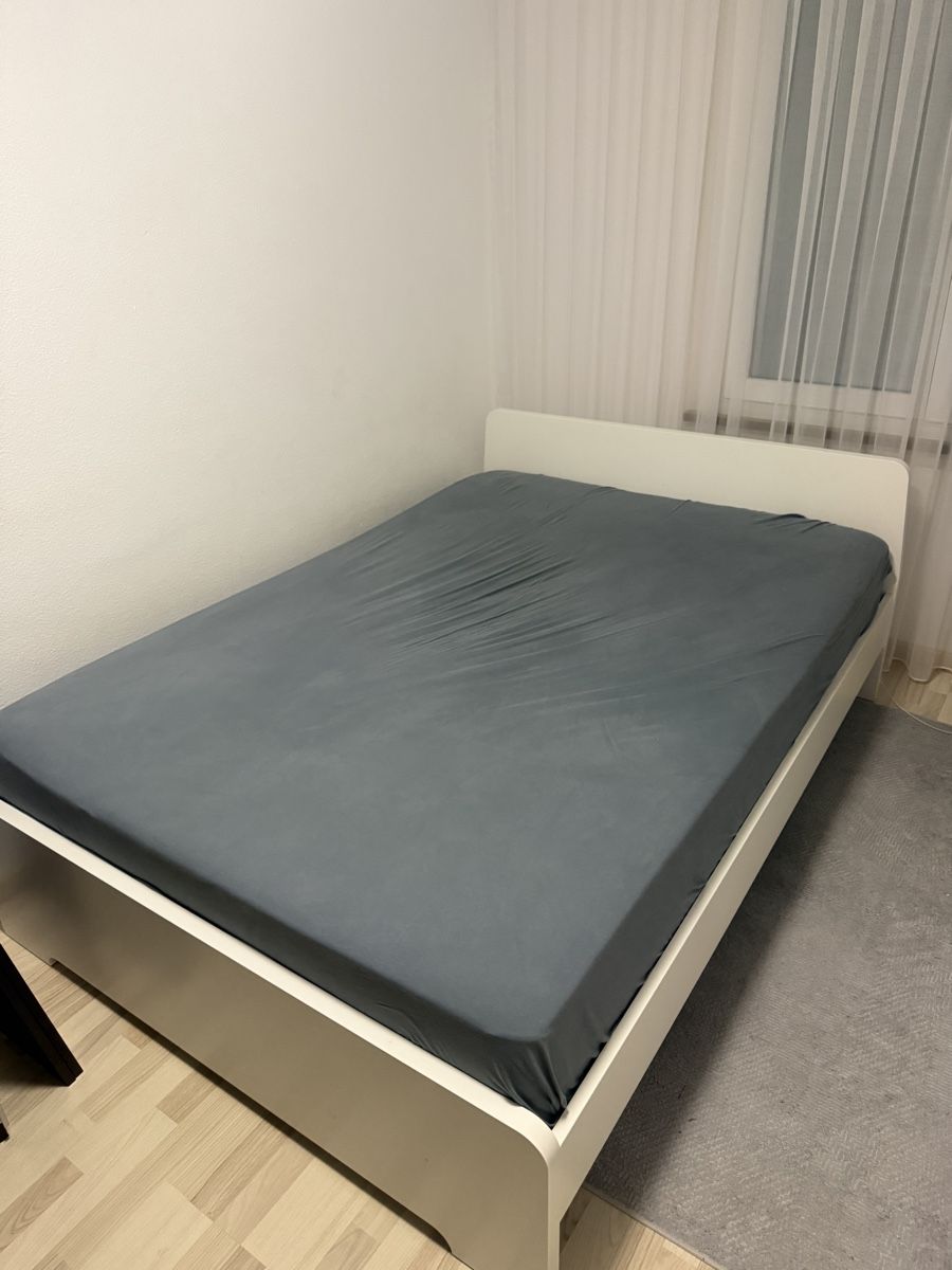 Lits: Bett mit Matratze 140x200 – D'occasion à Bülach par loi15