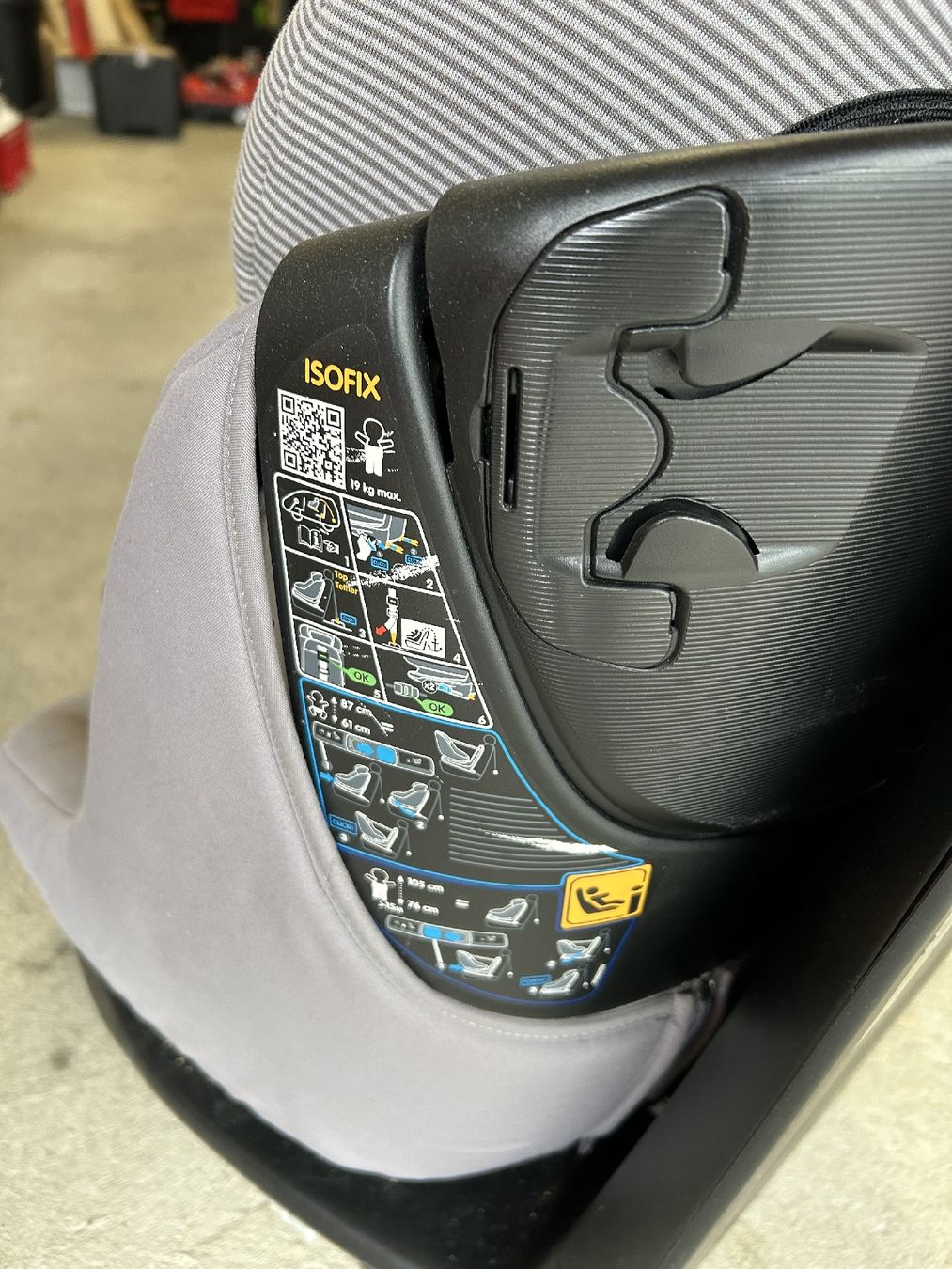 Maxi-Cosi Seggiolini per auto: Maxi Cosi Aciss Fix Kindersitz – Usato da Seuzach venduto da Commodore64 1