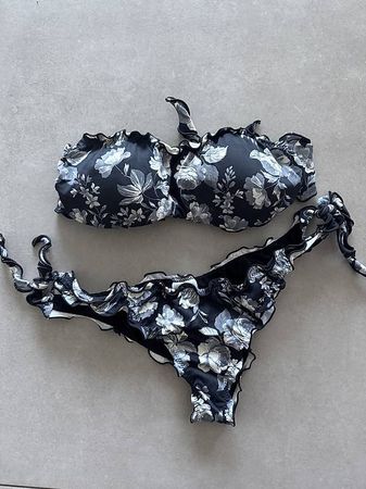 Bikini lovers
