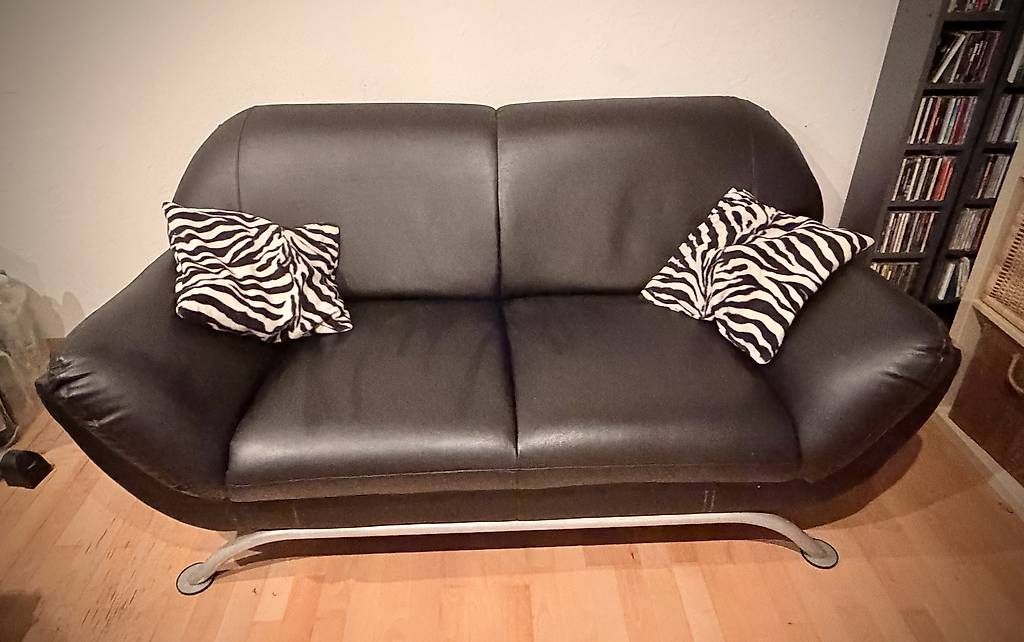 Sofas: Schwarzes 2er Sofa aus Kunstleder – Gebraucht aus Esslingen von agadola11