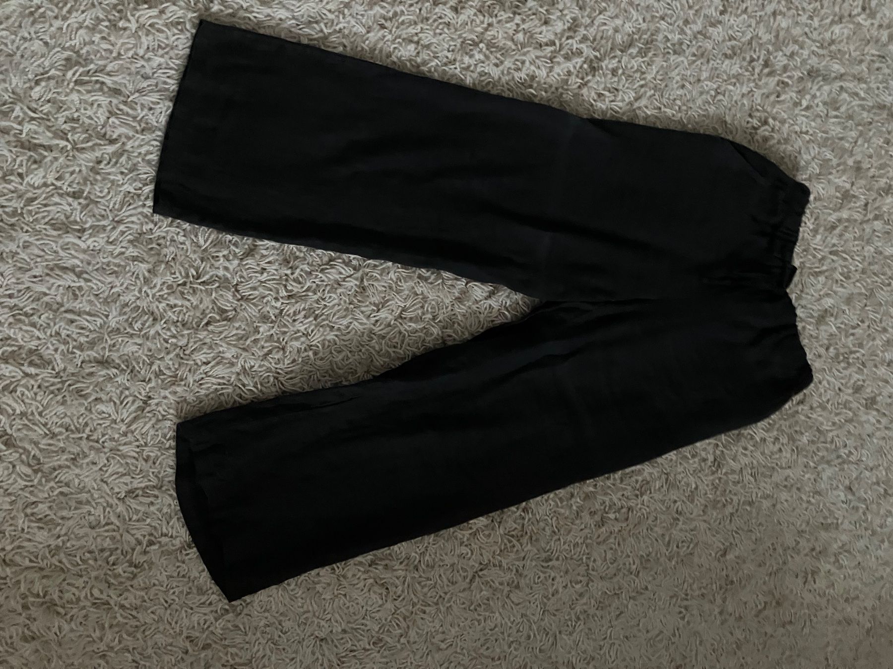 Pantaloni: Schwarze luftige Stoffhose Gr. 38elegant bequem – Usato da Thun venduto da Liliane016