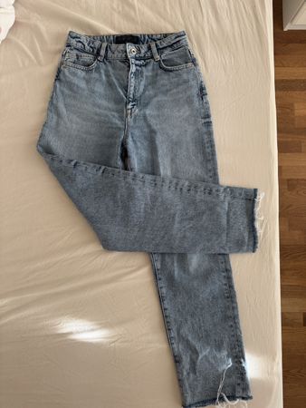 BRANDNEUE Zara Jeans Damen hellblau, Grösse 34