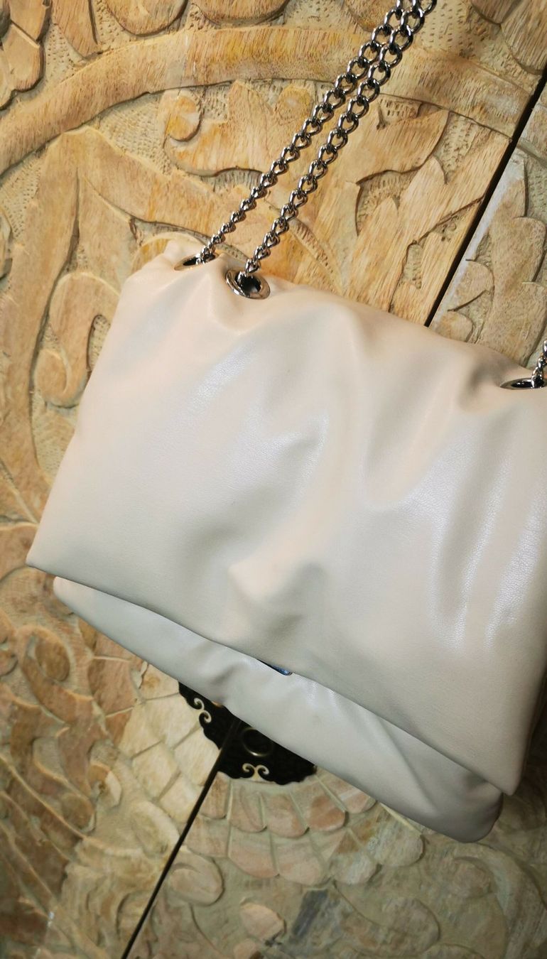 Borse da donna: Schultertasche creme-beige Kunstleder, mit Kette – Usato da Wettingen venduto da JasminL92-3 2
