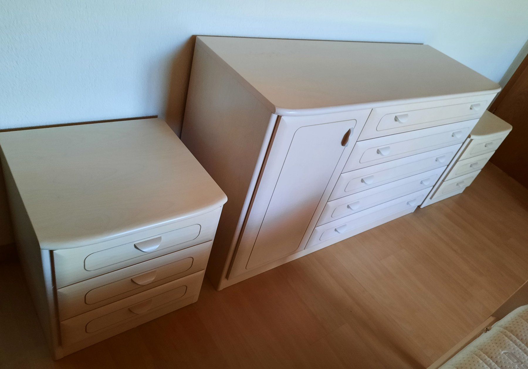 Commodes: Kommode und zwei Nachttischli – D'occasion à Illnau par Flomi75