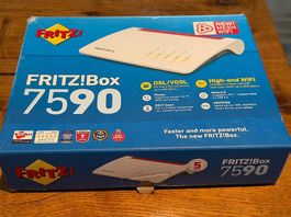Vends FRITZ!Box 7590 (version A/CH) en bon état